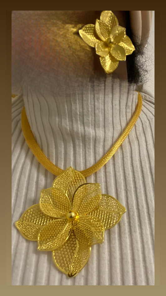 Necklace - gold flower