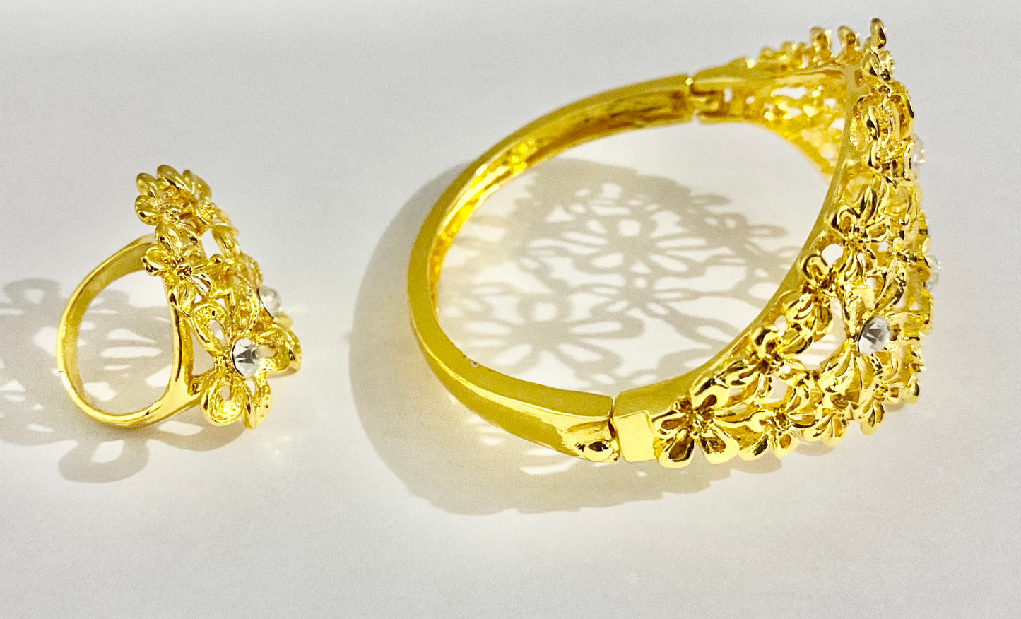 Bracelets - golden Bloom 3