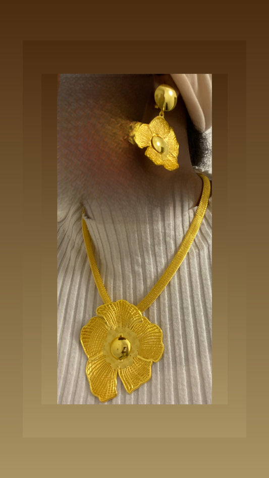 Necklace - floral light